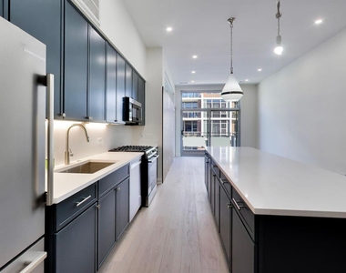 939 W Madison Street - Photo Thumbnail 10