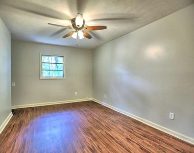 5465 Honeysuckle Trail - Photo Thumbnail 9