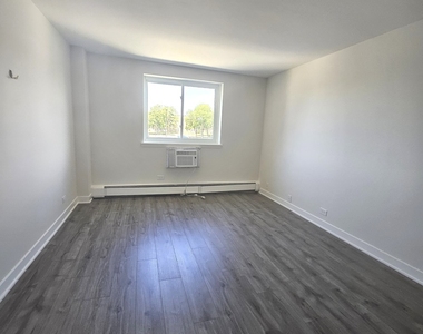 1375 Rebecca Drive - Photo Thumbnail 9