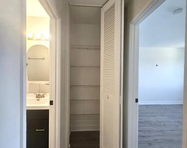 1375 Rebecca Drive - Photo Thumbnail 13