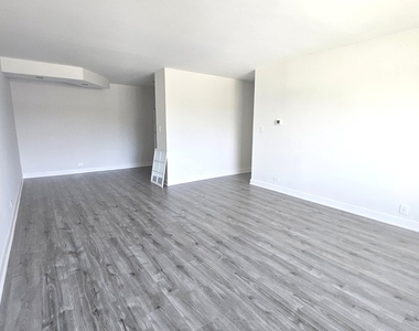 1375 Rebecca Drive - Photo Thumbnail 3