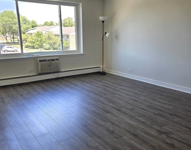 1375 Rebecca Drive - Photo Thumbnail 2