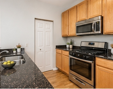 400 W Ontario Street - Photo Thumbnail 2