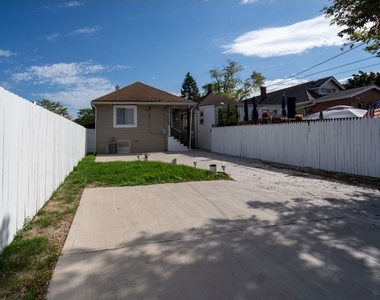 10046 S Perry Avenue - Photo Thumbnail 19