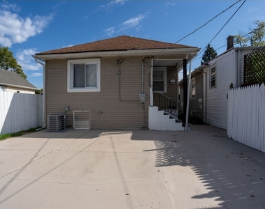 10046 S Perry Avenue - Photo Thumbnail 18