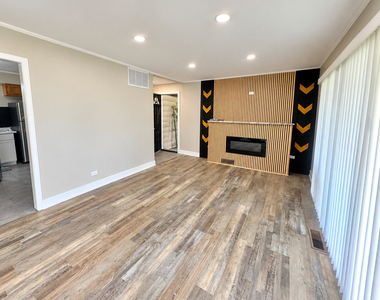 204 Shabbona Drive - Photo Thumbnail 2