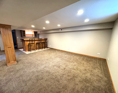 690 N Michigan Street - Photo Thumbnail 8