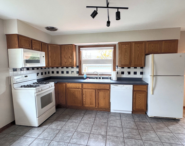 690 N Michigan Street - Photo Thumbnail 4
