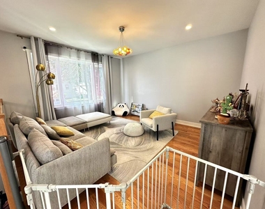 2839 N Rutherford Avenue - Photo Thumbnail 4