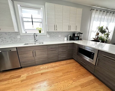 2839 N Rutherford Avenue - Photo Thumbnail 8