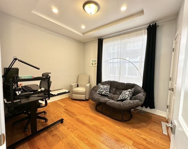 2839 N Rutherford Avenue - Photo Thumbnail 10