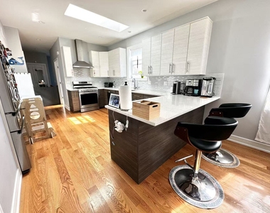 2839 N Rutherford Avenue - Photo Thumbnail 7