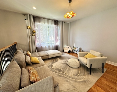 2839 N Rutherford Avenue - Photo Thumbnail 3
