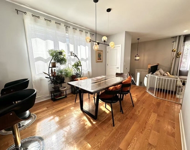 2839 N Rutherford Avenue - Photo Thumbnail 6