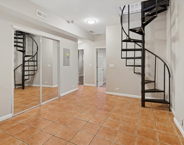 3923 W Ainslie Street - Photo Thumbnail 12