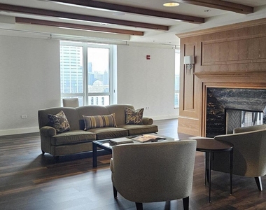 10 E Delaware Place - Photo Thumbnail 18