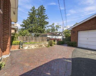 1251 Sherwood Road - Photo Thumbnail 13