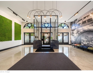 1660 N Hudson Avenue - Photo Thumbnail 2