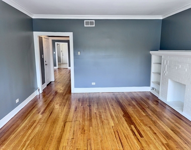 7915 S Langley Avenue - Photo Thumbnail 3
