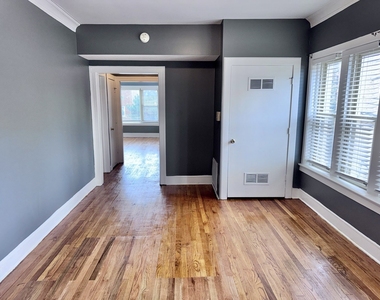 7915 S Langley Avenue - Photo Thumbnail 13