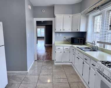 7915 S Langley Avenue - Photo Thumbnail 12