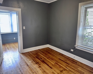 7915 S Langley Avenue - Photo Thumbnail 8