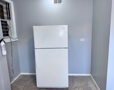 7915 S Langley Avenue - Photo Thumbnail 11