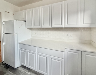 2809 W Lunt Avenue - Photo Thumbnail 11