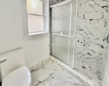 2809 W Lunt Avenue - Photo Thumbnail 15