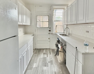 2809 W Lunt Avenue - Photo Thumbnail 9