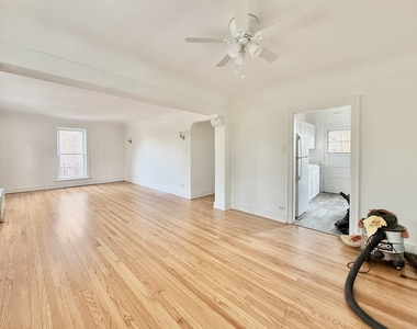 2809 W Lunt Avenue - Photo Thumbnail 7