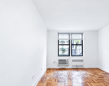 151 West 16th Street - Photo Thumbnail 3