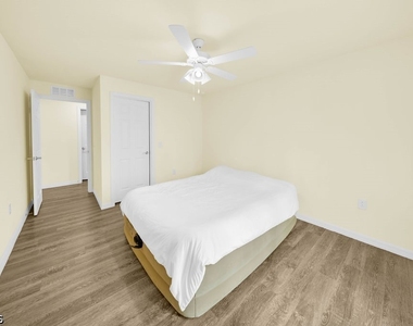 1405 Inwood Road - Photo Thumbnail 9