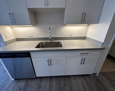 409 Elm - Photo Thumbnail 10