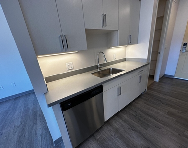409 Elm - Photo Thumbnail 9