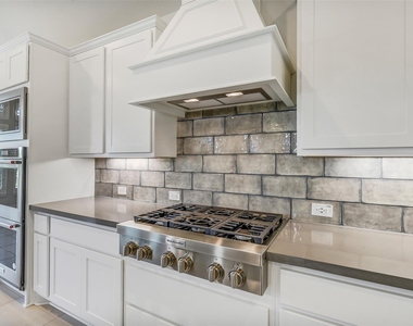 10106 Lehman Drive - Photo Thumbnail 14