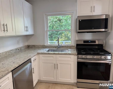 1118 Edgewood - Photo Thumbnail 9