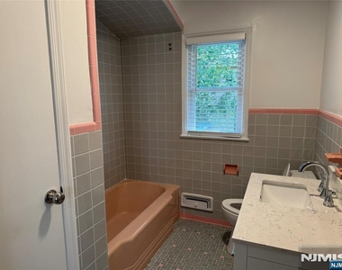 1118 Edgewood - Photo Thumbnail 20