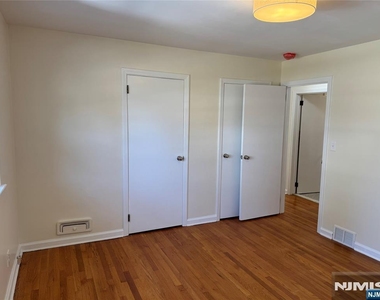1118 Edgewood - Photo Thumbnail 15
