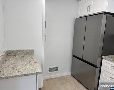 1118 Edgewood - Photo Thumbnail 10
