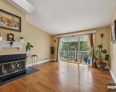 530 Holly - Photo Thumbnail 1