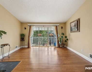 530 Holly - Photo Thumbnail 5