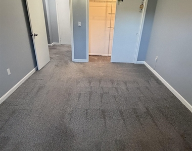 104 Elmwood - Photo Thumbnail 15