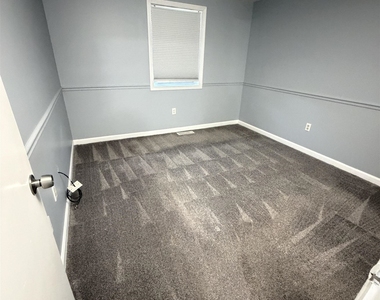 104 Elmwood - Photo Thumbnail 10