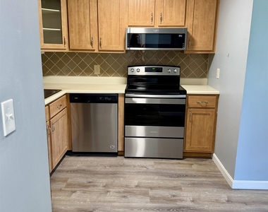 104 Elmwood - Photo Thumbnail 2