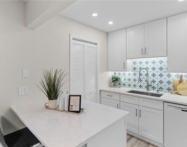 788 Park Shore Drive - Photo Thumbnail 9