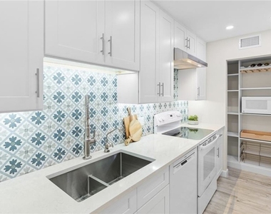 788 Park Shore Drive - Photo Thumbnail 7