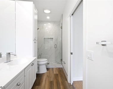 5729 Cove Circle - Photo Thumbnail 16