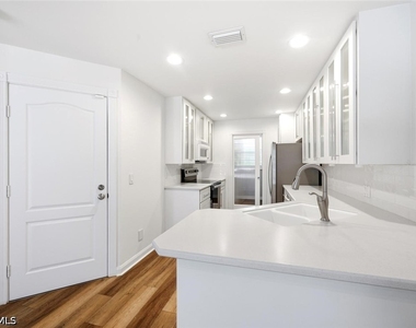 5729 Cove Circle - Photo Thumbnail 7