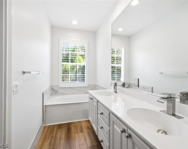 5729 Cove Circle - Photo Thumbnail 15